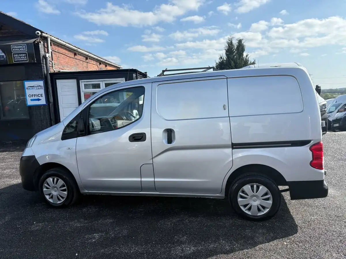 2015-nissan-nv200-15td-acenta-89bhp-panel-van-big-14
