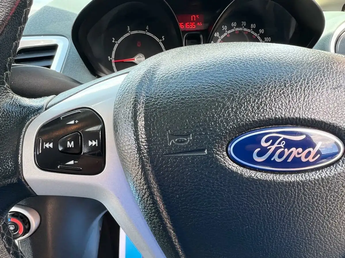 2011-ford-fiesta-16-zetec-s-big-24
