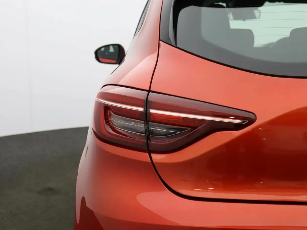 2022-renault-clio-10-tce-iconic-edition-big-38