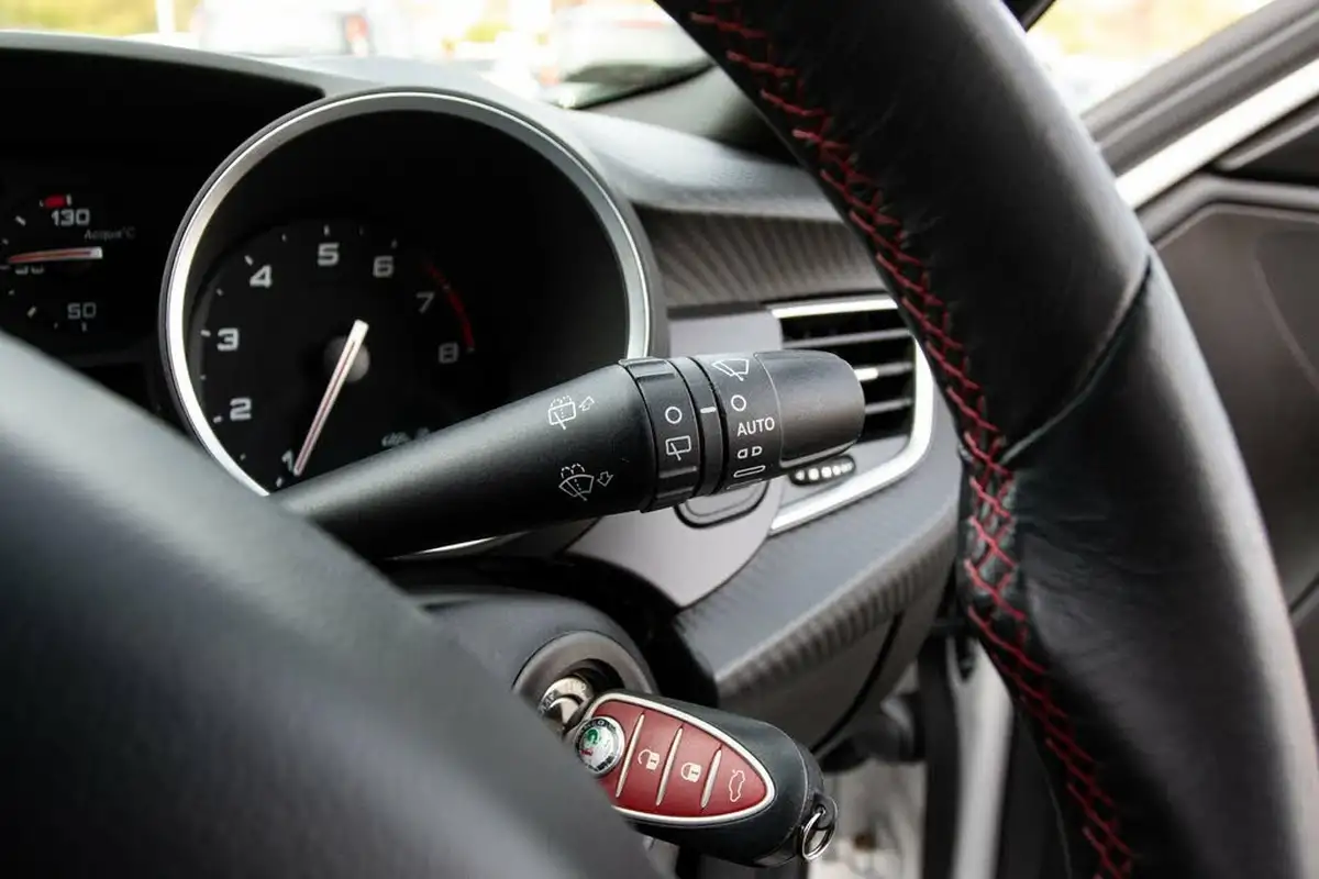 2016-alfa-romeo-giulietta-14-tb-multiair-speciale-big-17