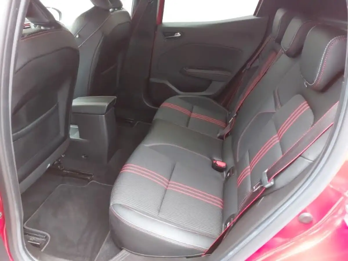 2023-renault-clio-10-tce-rs-line-big-5