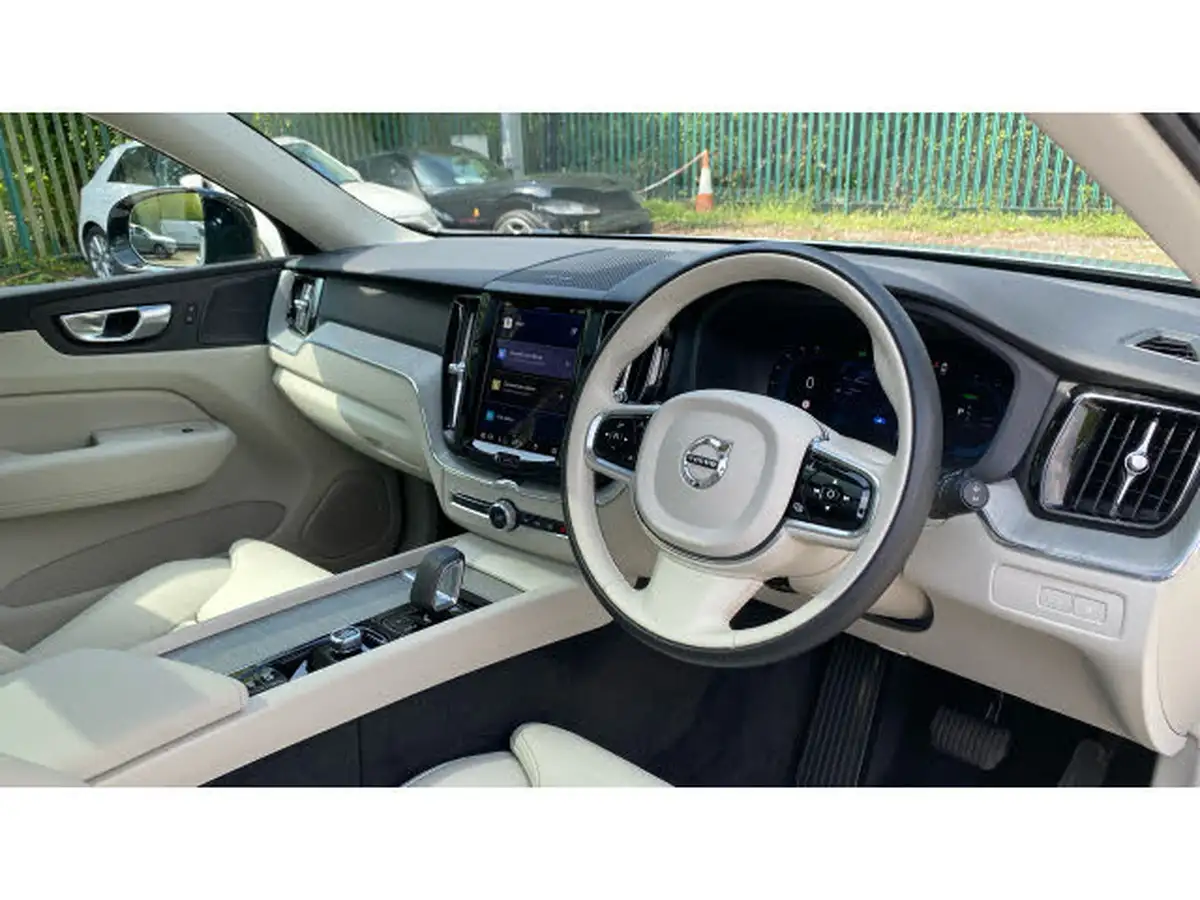 2024-volvo-xc60-20-b5-plus-big-4