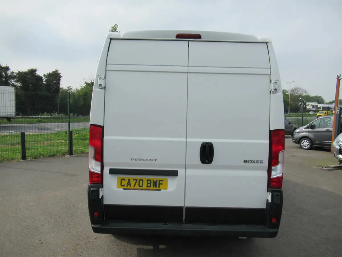 2020-peugeot-boxer-22-bluehdi-professional-335-l3-h2-panel-big-9