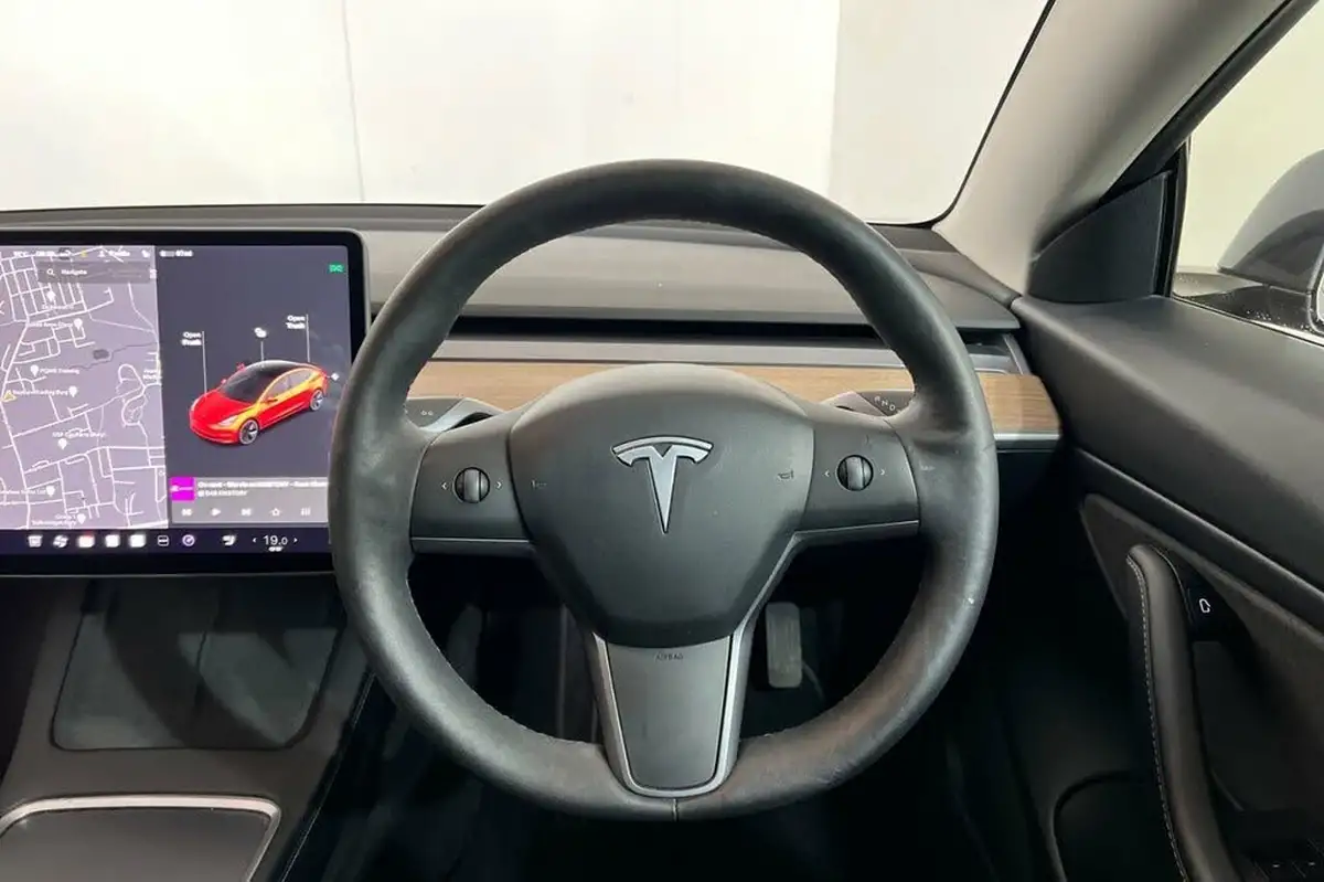 2020-tesla-model-3-e-long-range-big-24