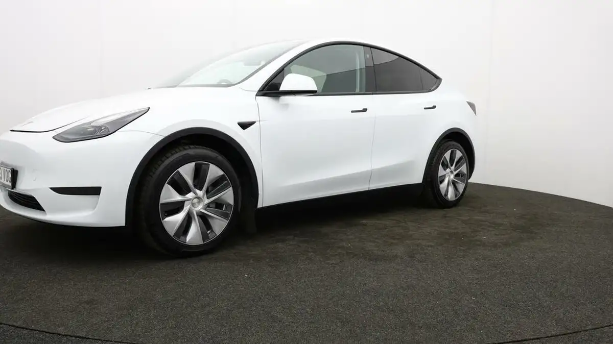 2023-tesla-model-y-e-rwd-big-62
