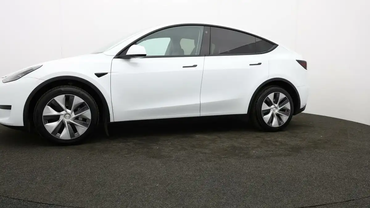 2023-tesla-model-y-e-rwd-big-66