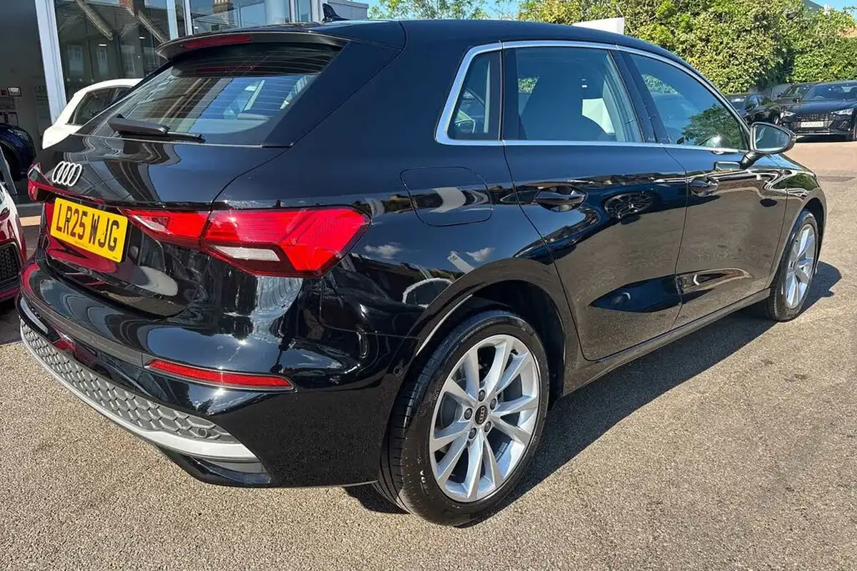 2025-audi-a3-15-40-tfsi-e-sport-big-37