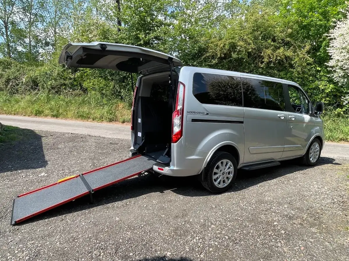 2020-ford-tourneo-custom-big-0
