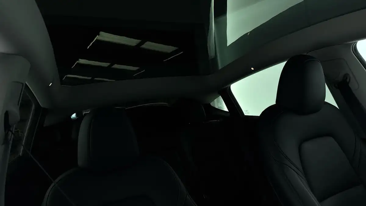 2024-tesla-model-y-e-rwd-big-24