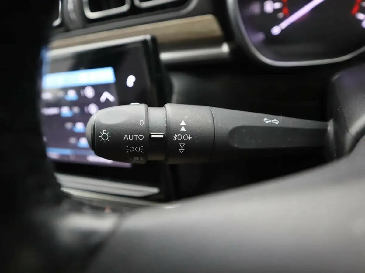 2021-citroen-c3-12-puretech-shine-plus-110ps-eat6-big-31