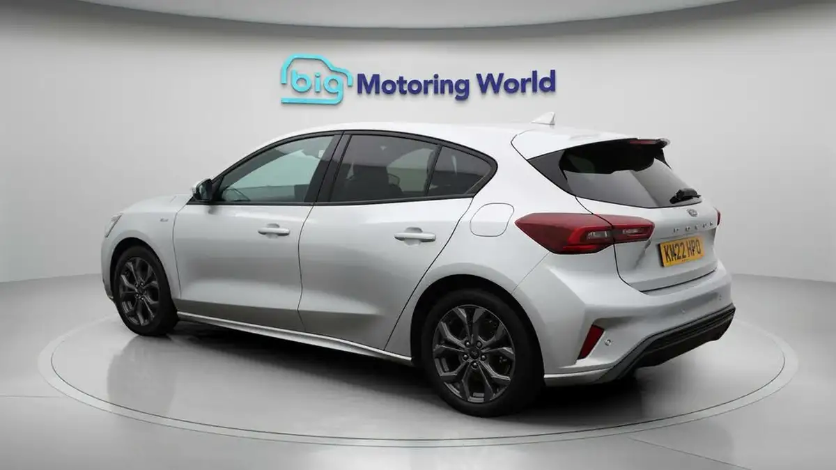 2022-ford-focus-10t-st-line-125ps-hatchback-big-5