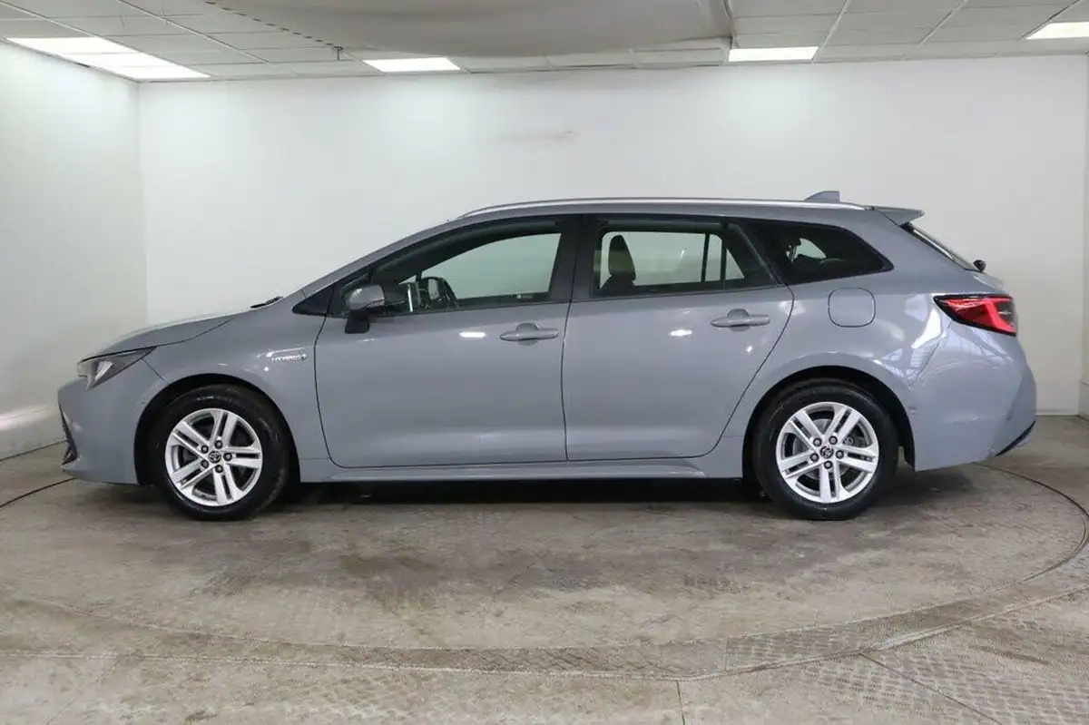 2021-toyota-corolla-18-vvt-i-icon-tech-spare-wheel-touring-sports-5d-big-5
