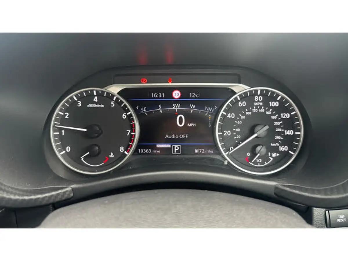2022-nissan-juke-10-dig-t-tekna-dct-big-17