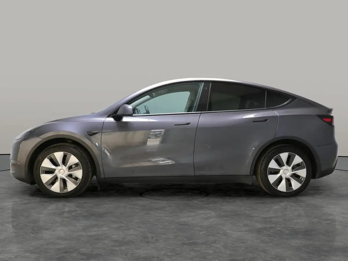 2022-tesla-model-y-e-long-range-big-17
