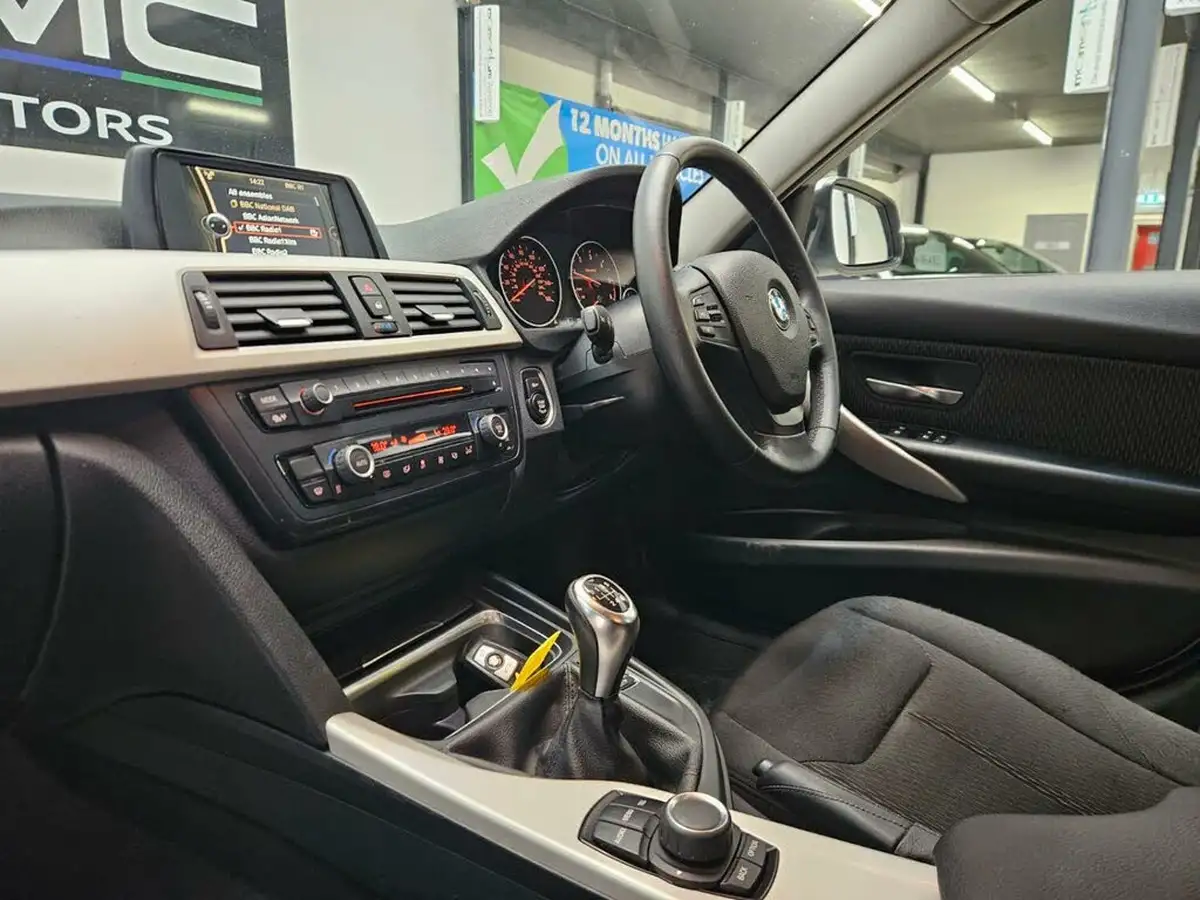 2014-bmw-3-series-20td-318d-se-touring-5d-big-29