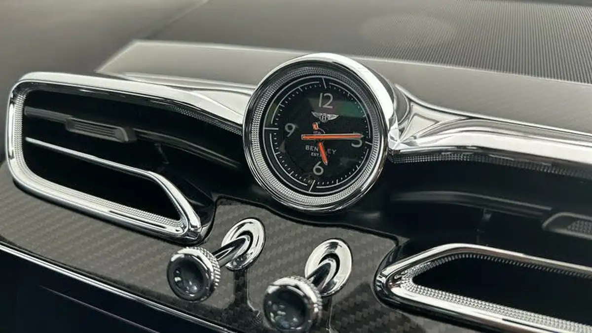 2025-bentley-bentayga-40-v8-extended-wheelbase-azure-big-14