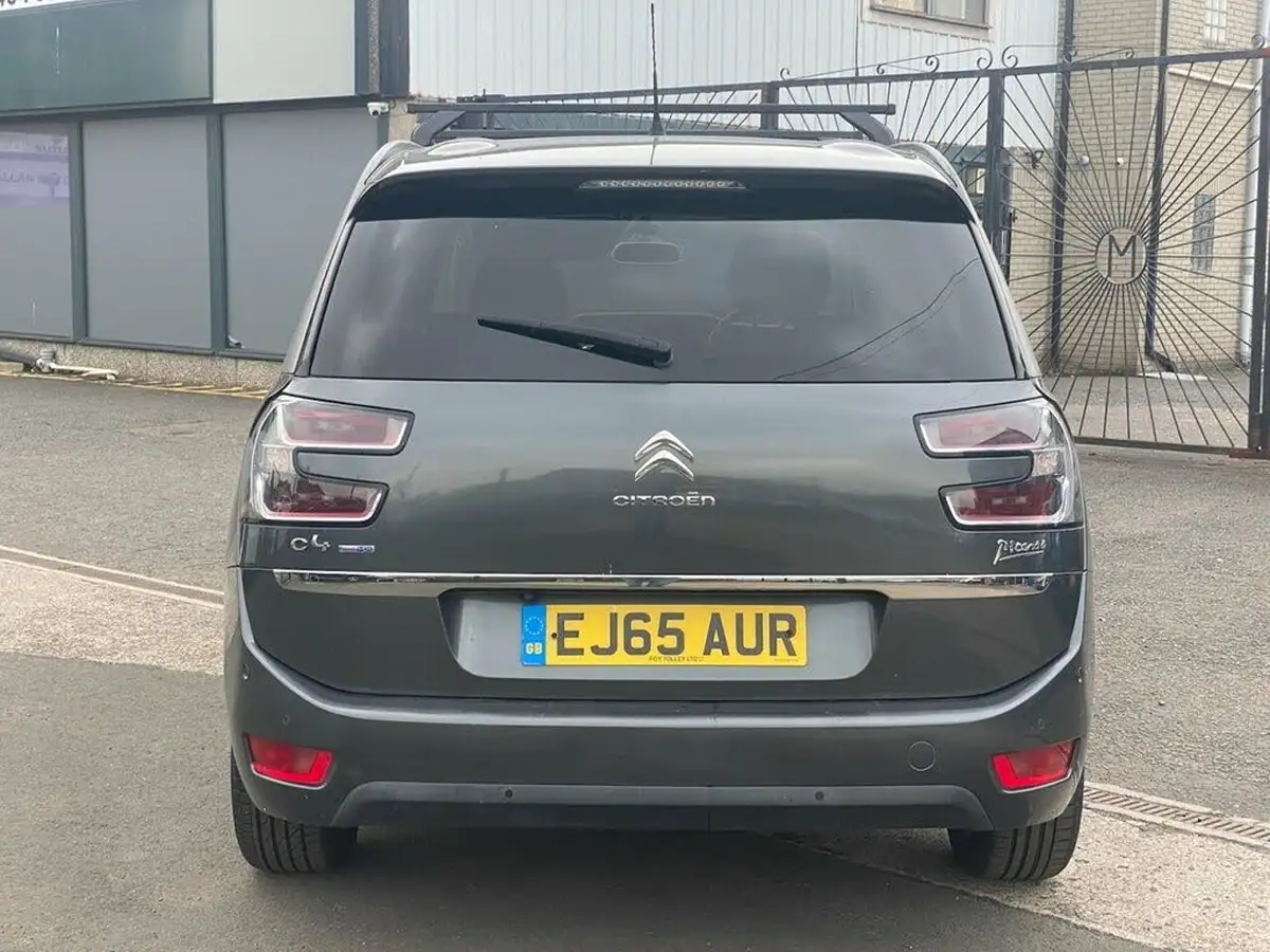 2015-citroen-grand-c4-picasso-16bluehdi-exclusive-eat6-big-4