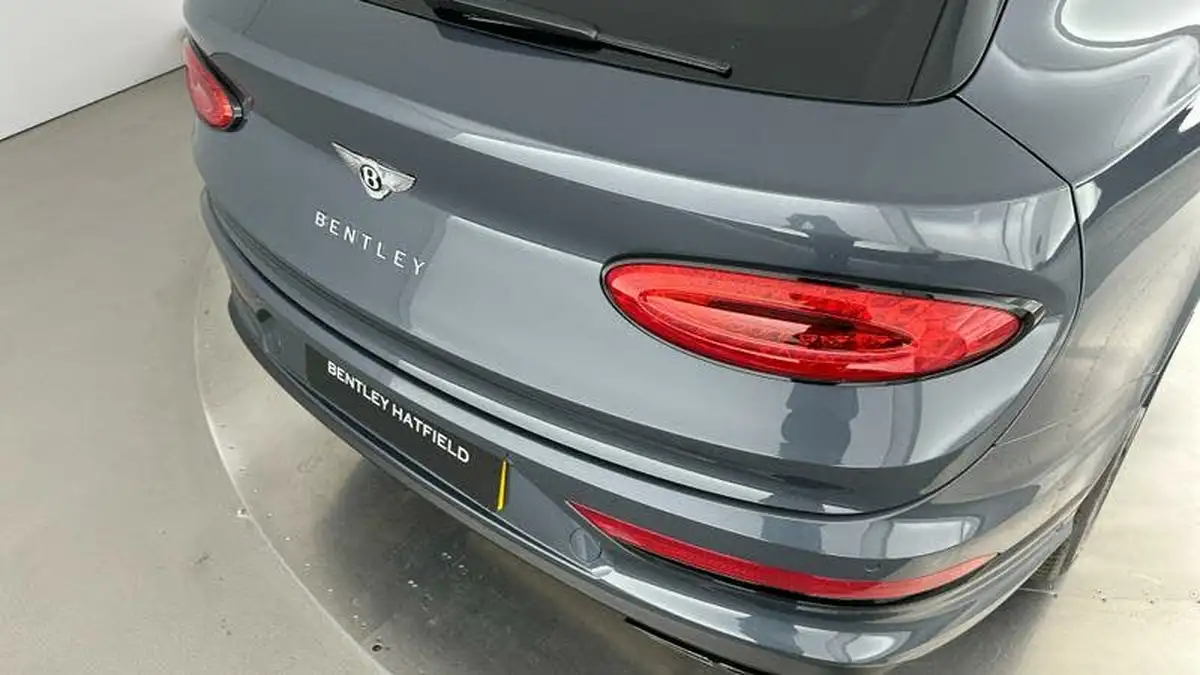 2025-bentley-bentayga-40-v8-extended-wheelbase-azure-big-38