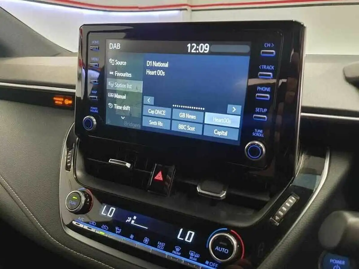 2021-toyota-corolla-18-vvt-i-icon-tech-trk-hatchback-5d-big-17