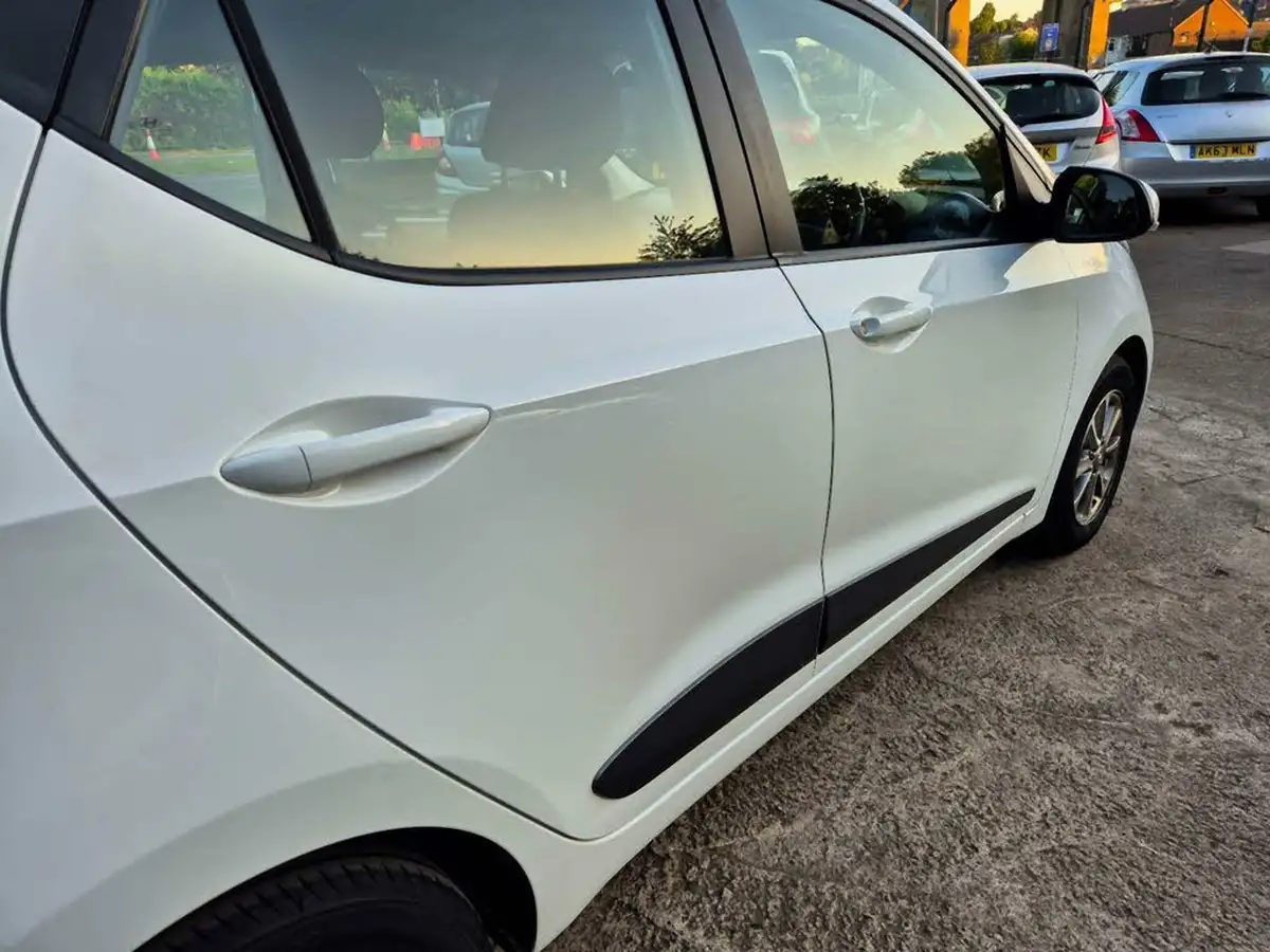 2016-hyundai-i10-10-premium-big-18