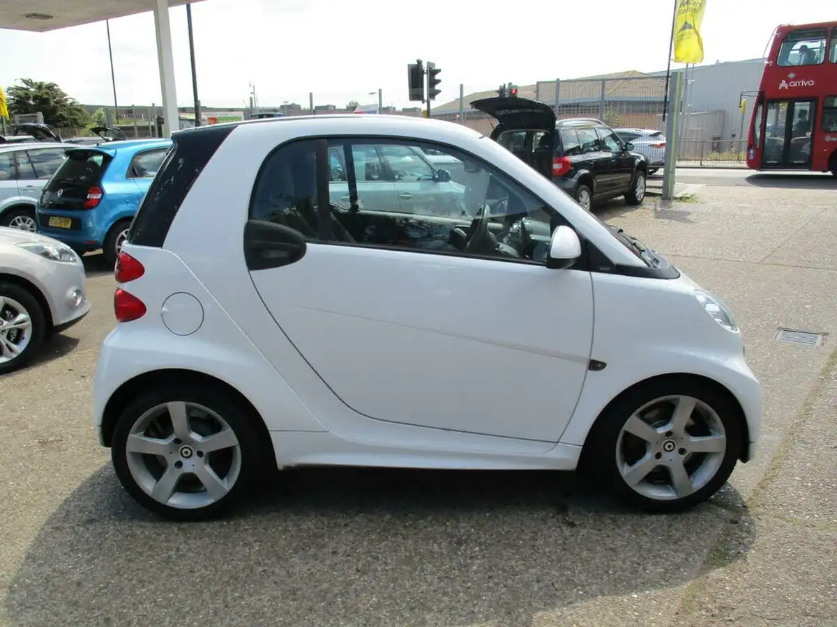 2013-smart-fortwo-10-passion-83bhp-coupe-big-1