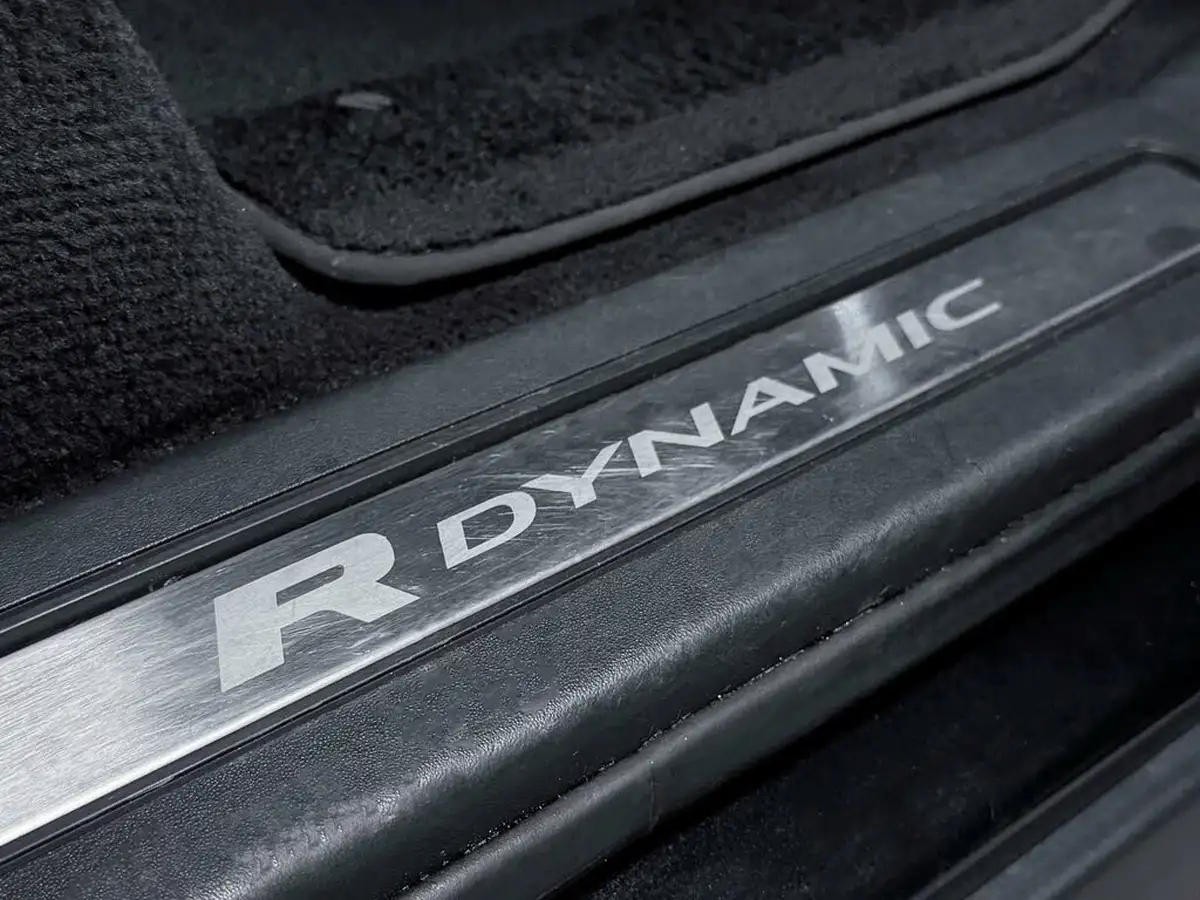 2021-land-rover-discovery-30-d250-r-dynamic-se-250ps-big-30