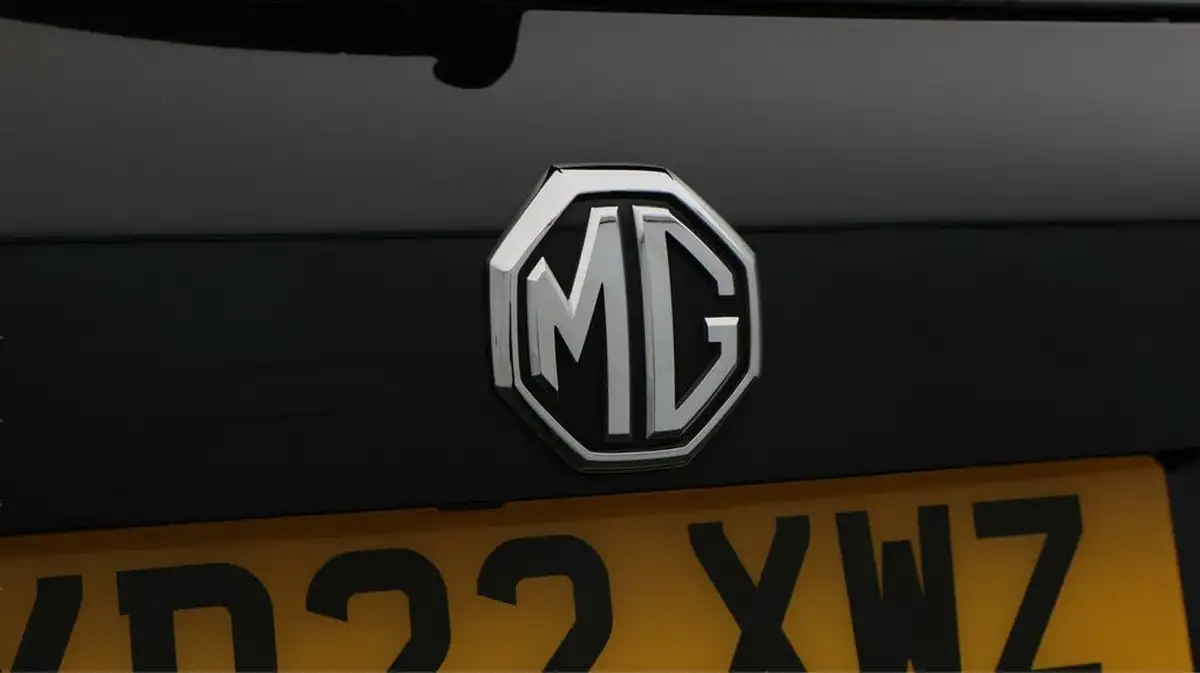 2022-mg-hs-15t-gdi-excite-162ps-big-20