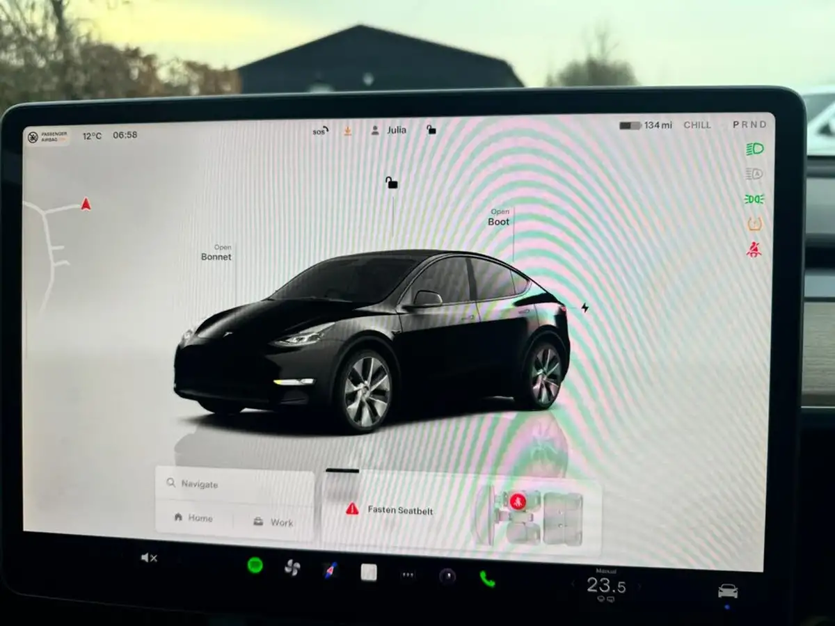 2023-tesla-model-y-e-rwd-big-16