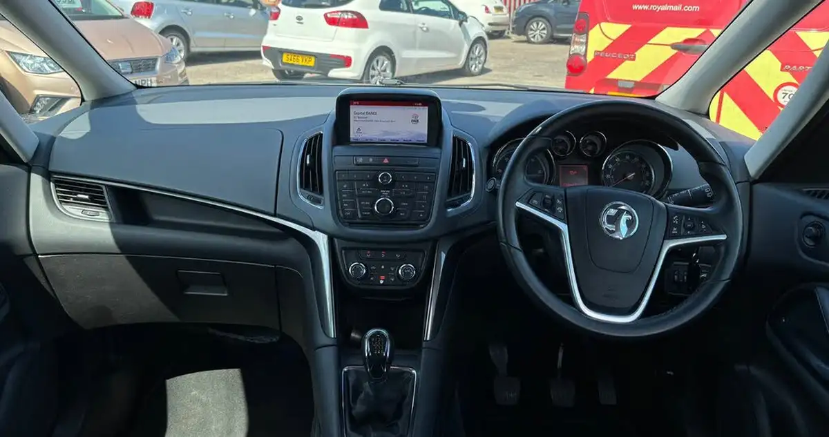 2014-vauxhall-zafira-tourer-20cdti-se-big-7