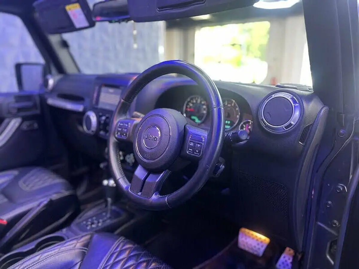 2015-jeep-wrangler-28crd-sahara-5d-big-4