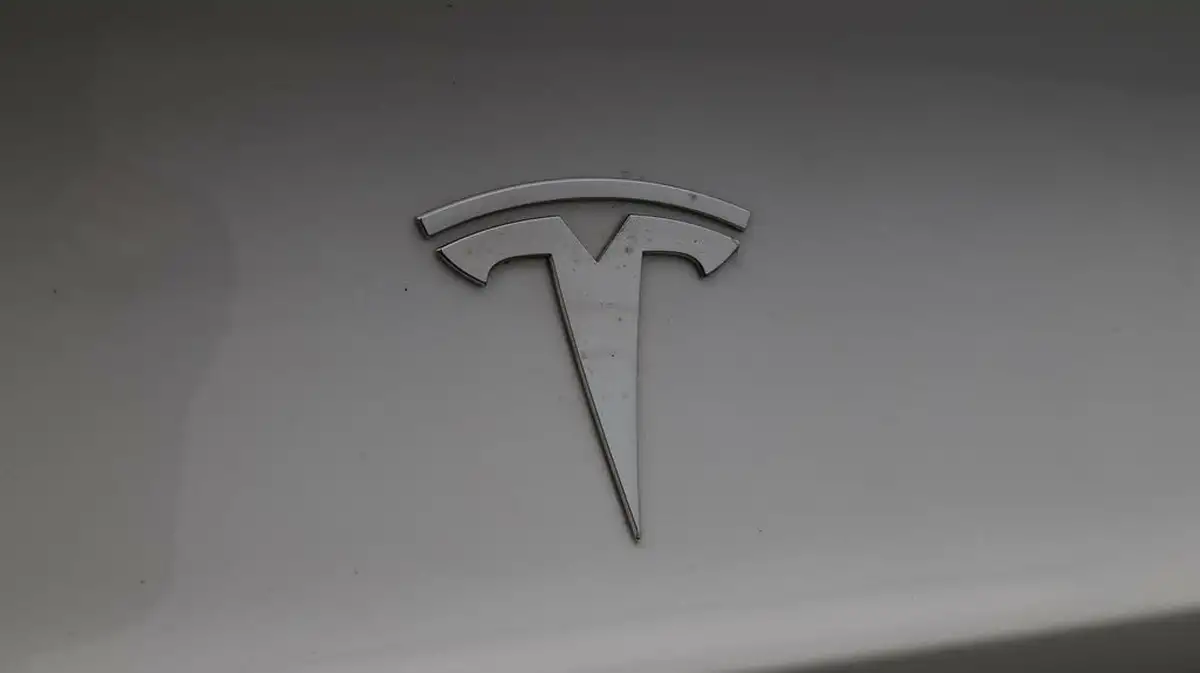 2022-tesla-model-3-e-long-range-big-21