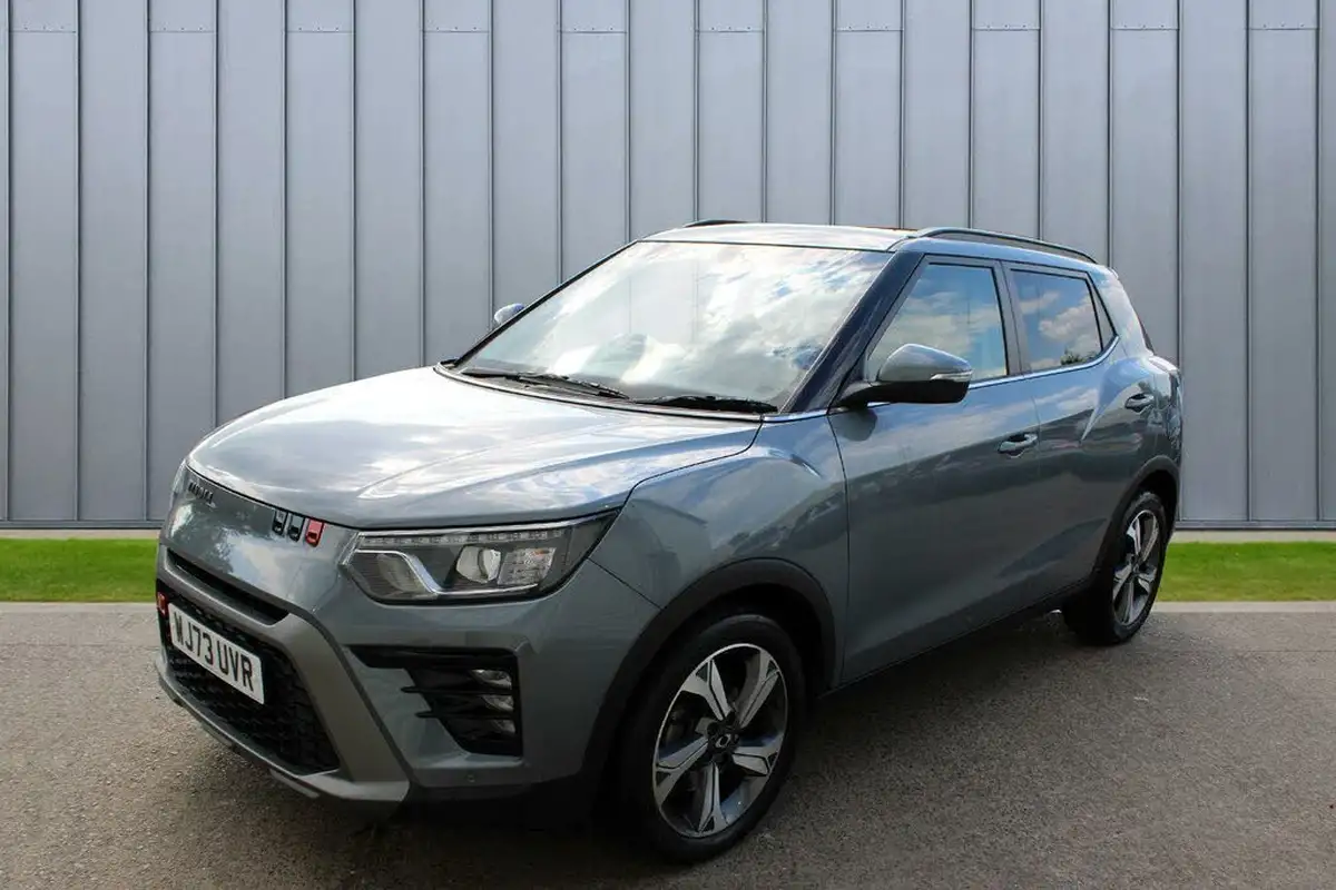 2023-kgm-ssangyong-tivoli-15-ultimate-big-3
