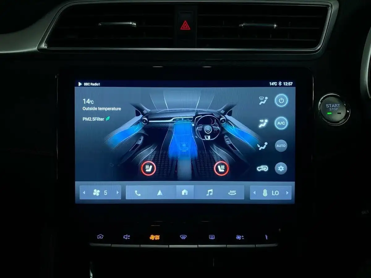 2023-mg-zs-suv-e-trophy-ev-176ps-big-24