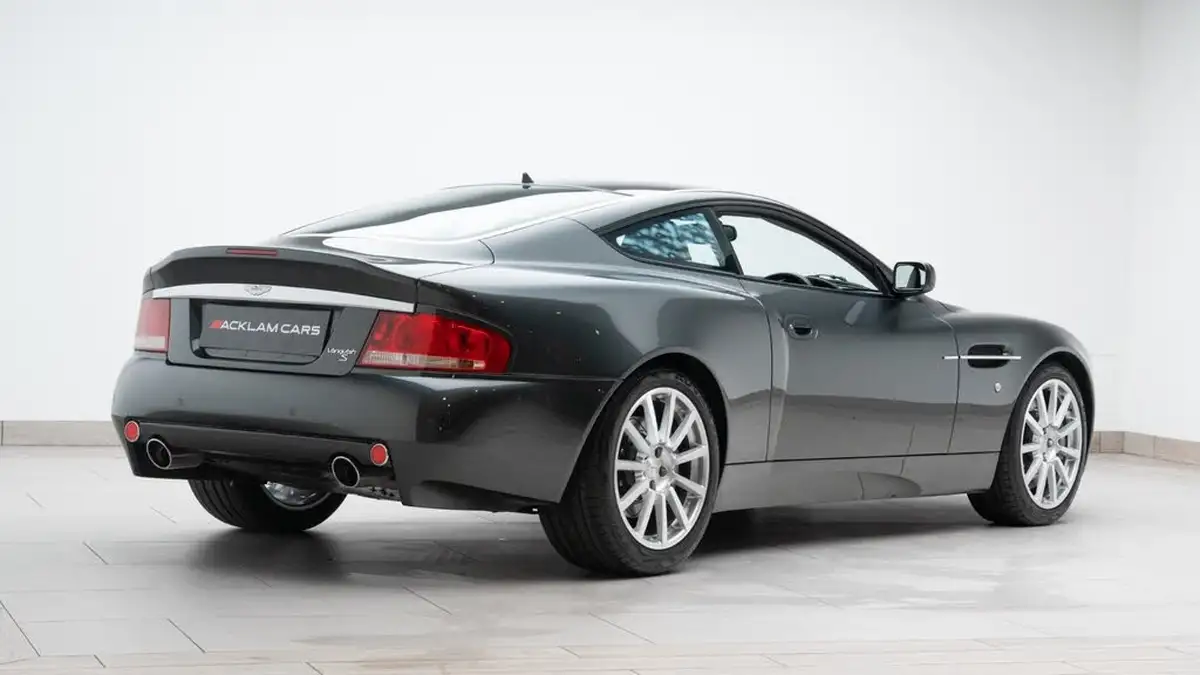 2007-aston-martin-vanquish-59-big-8