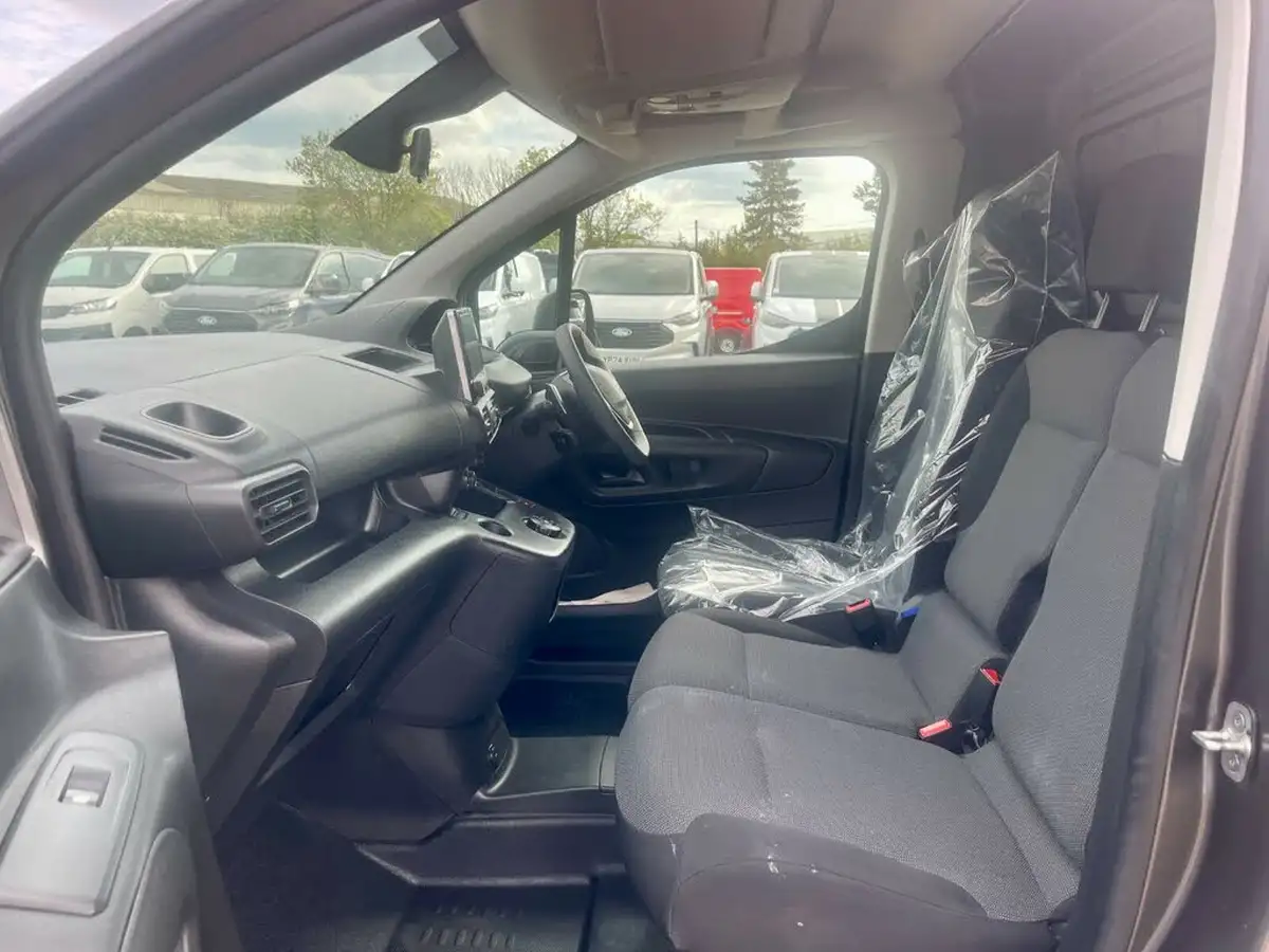 2021-peugeot-partner-15-bluehdi-1000-professional-premium-130pseu6dt-e-ss-eat8-big-15