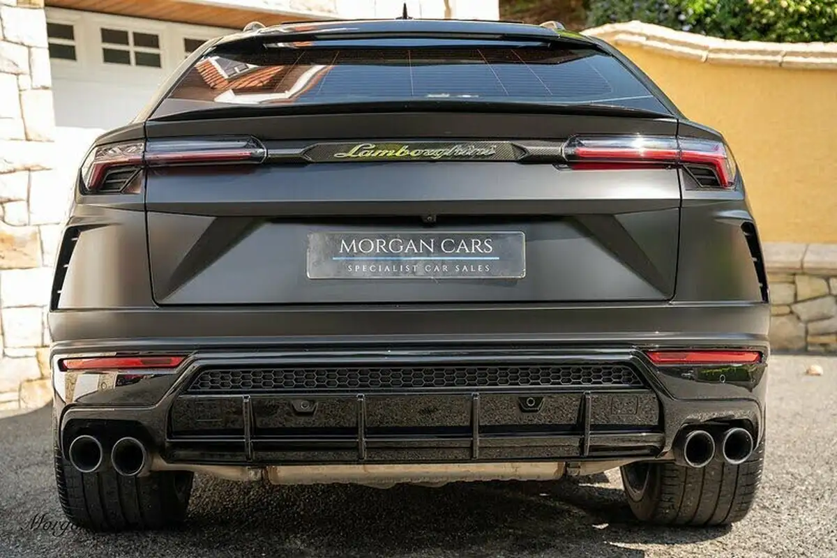 2022-lamborghini-urus-40-no-trim-big-15