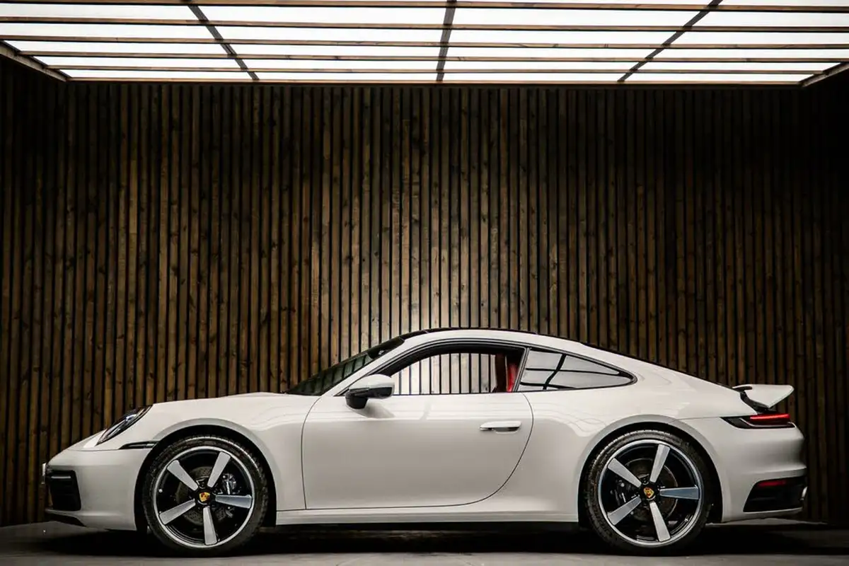 2021-porsche-911-30-carrera-4-coupe-big-6