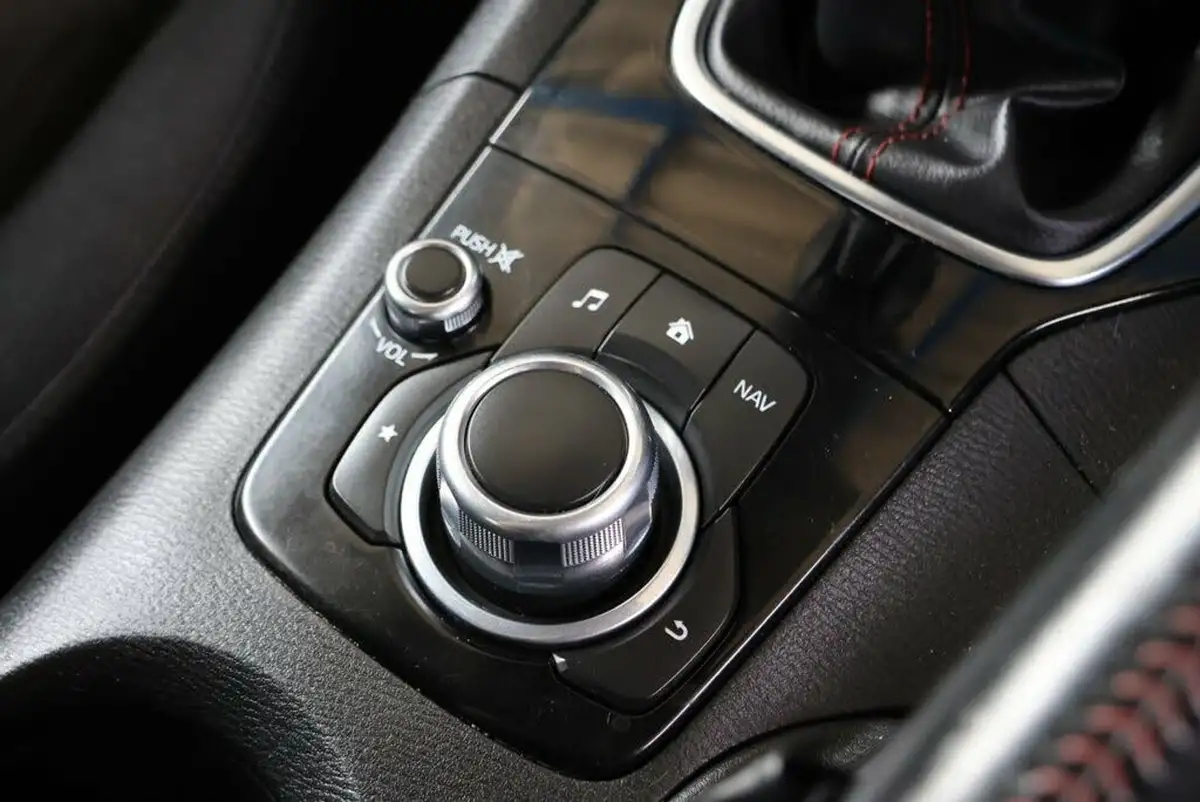 2014-mazda-mazda3-20-se-l-nav-hatchback-5d-big-28