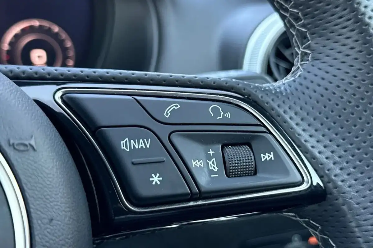 2022-audi-q2-10-30-tfsi-black-edition-big-30