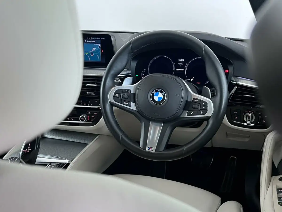 2018-bmw-5-series-20-530e-m-sport-big-23
