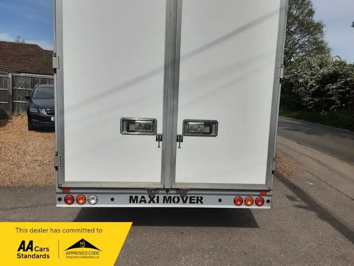 2018-peugeot-boxer-20-bluehdi-professional-335-l3-h2-big-5
