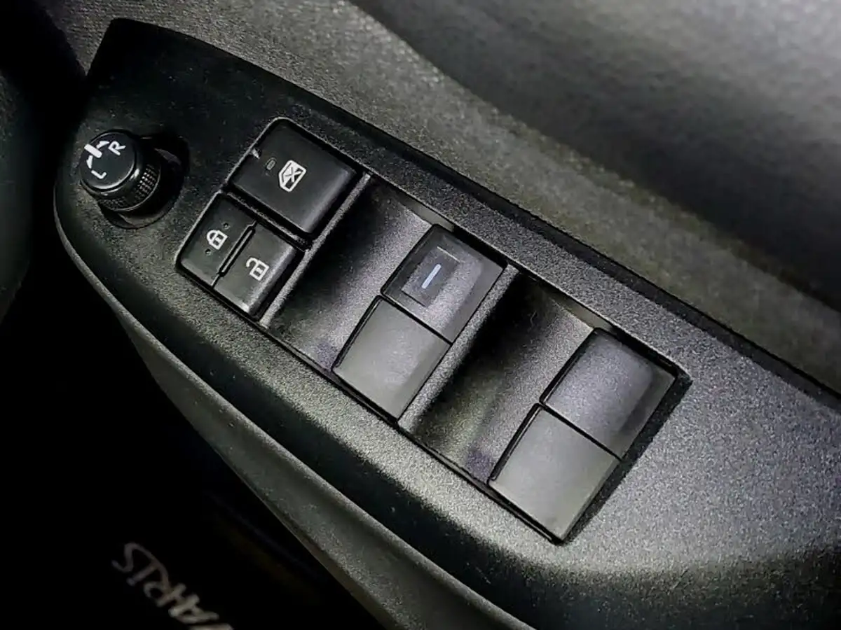 2022-toyota-yaris-15-vvt-i-design-big-18