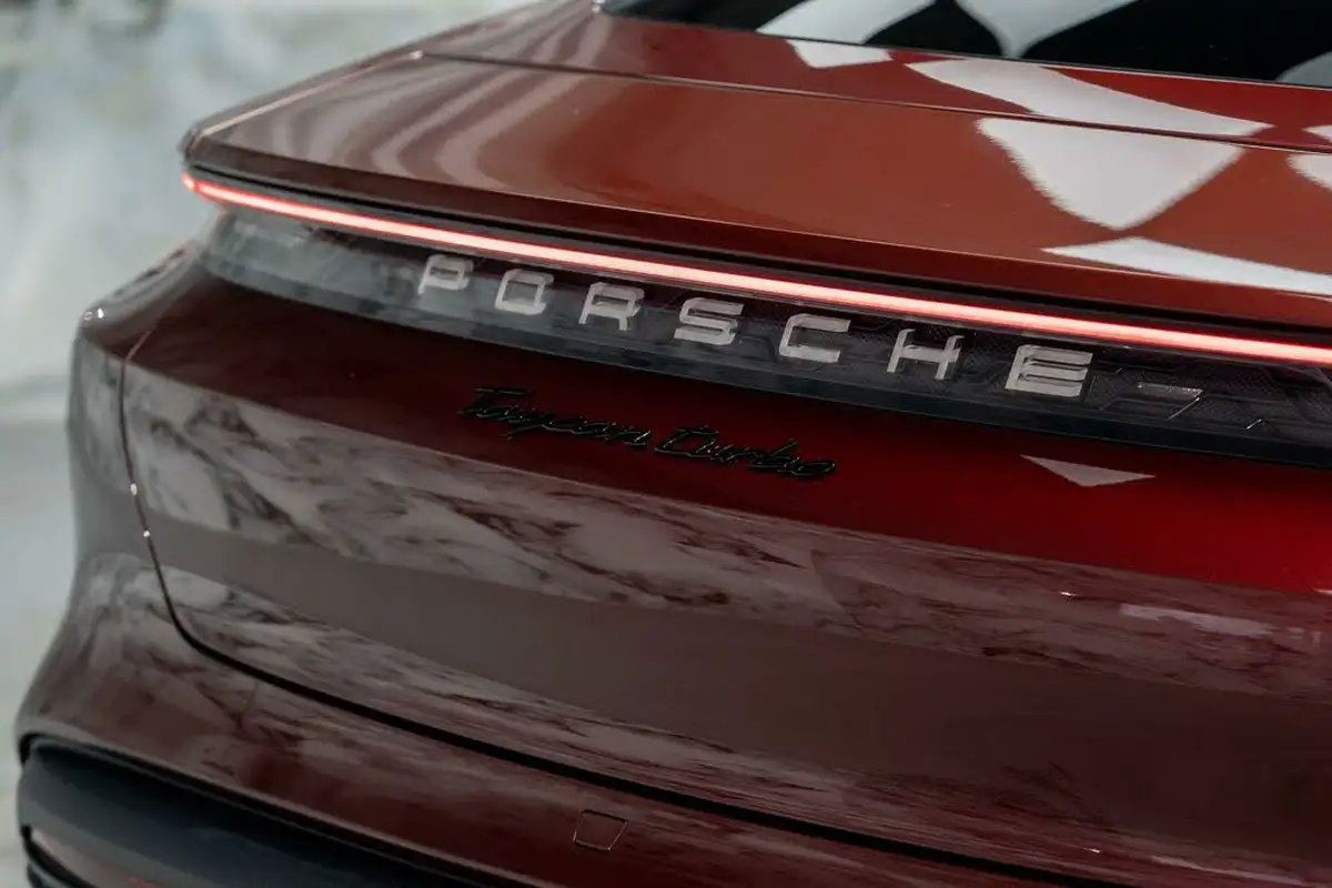 2020-porsche-taycan-e-turbo-big-43
