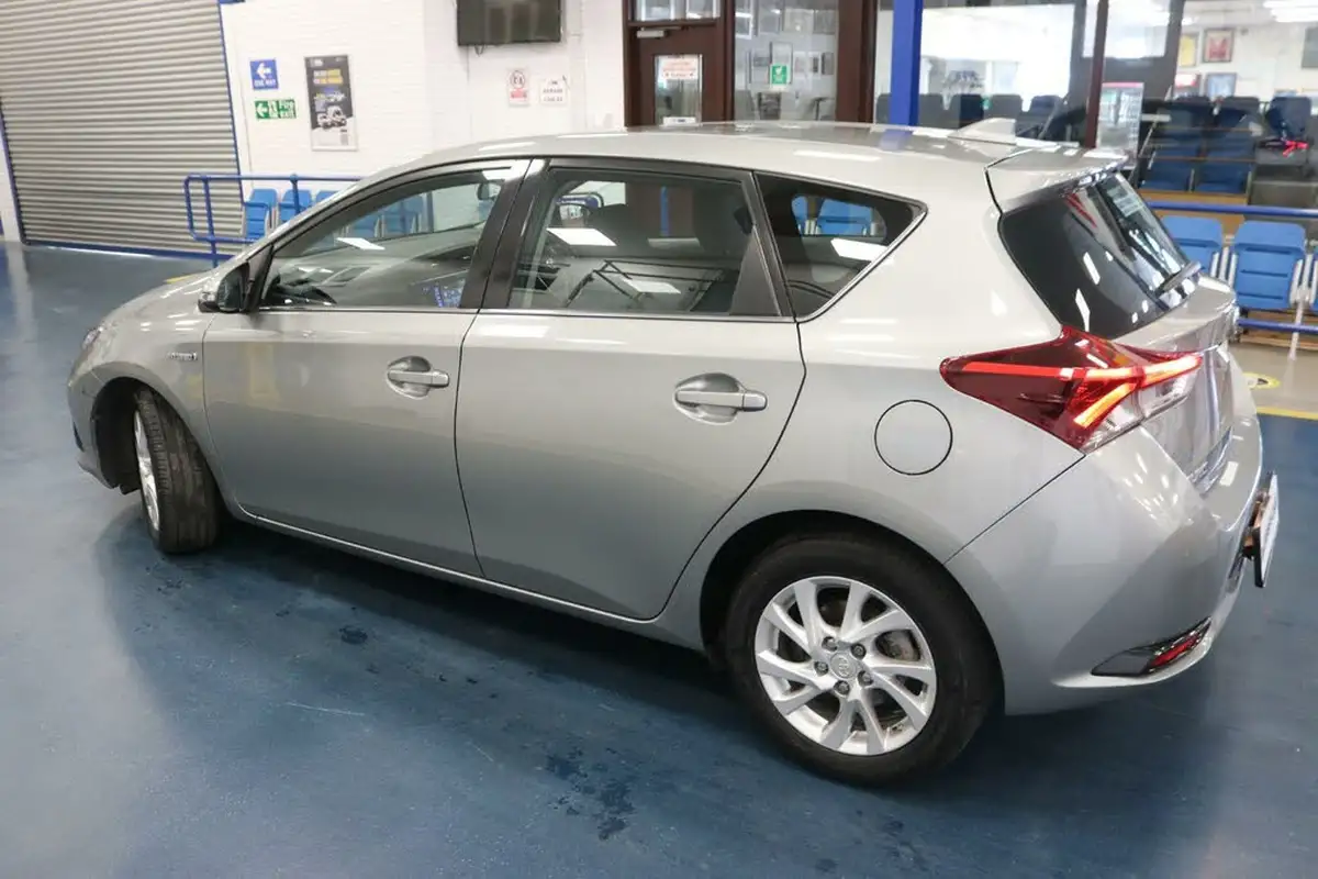 2018-toyota-auris-18-vvt-i-hsd-icon-hatchback-big-3