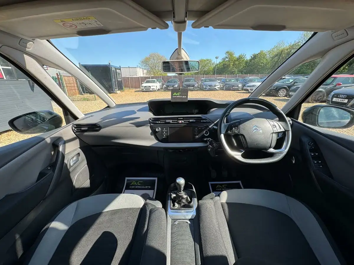 2015-citroen-grand-c4-picasso-16e-hdi-vtr-115ps-big-38