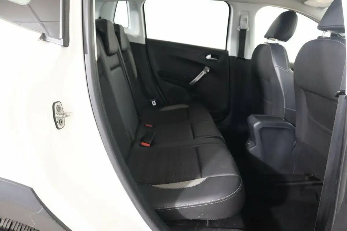 2018-peugeot-2008-suv-12-puretech-allure-premium-big-31