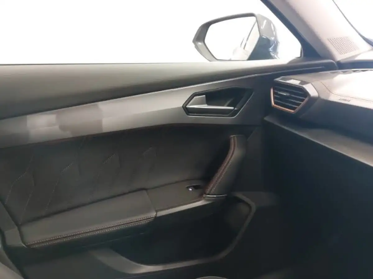 2024-cupra-formentor-14-e-hybrid-v1-big-15
