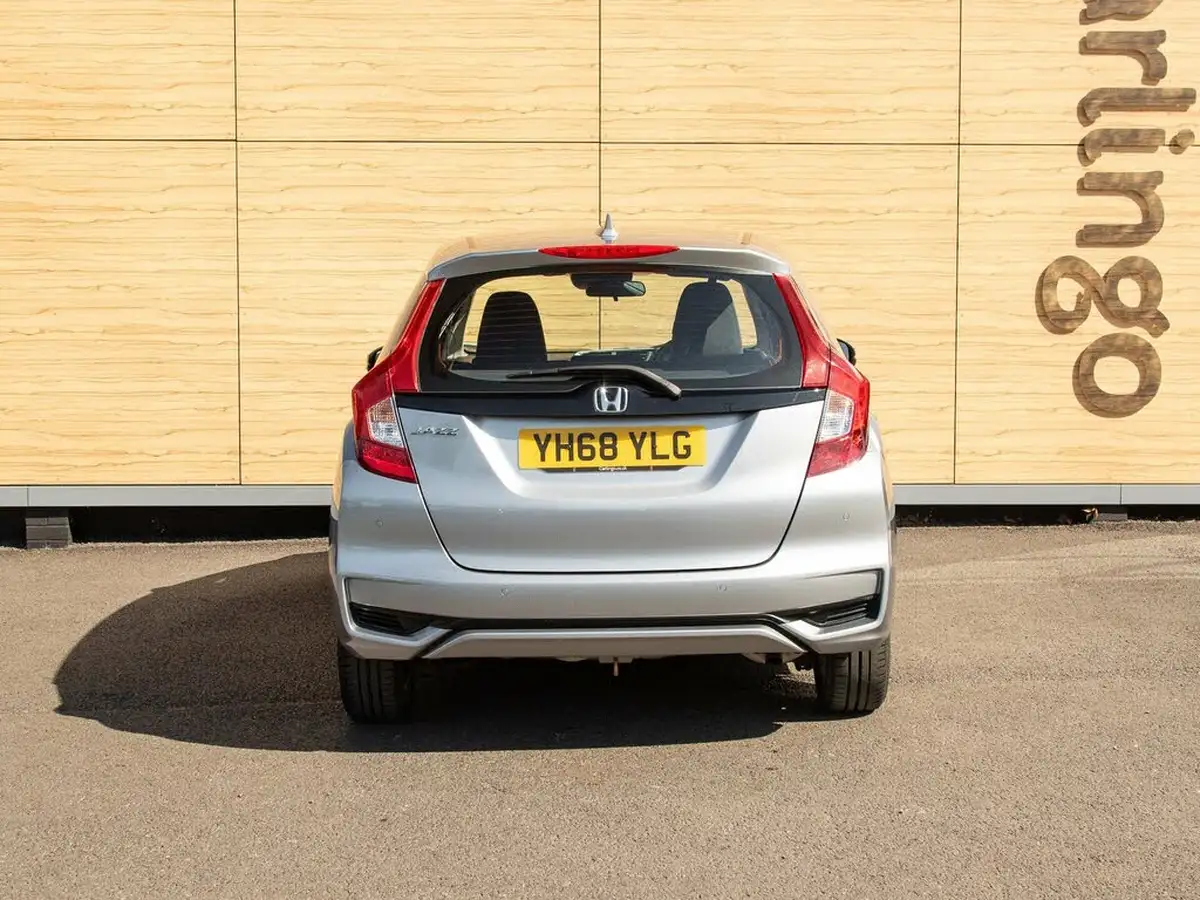 2018-honda-jazz-13-i-vtec-se-navi-cvt-big-5