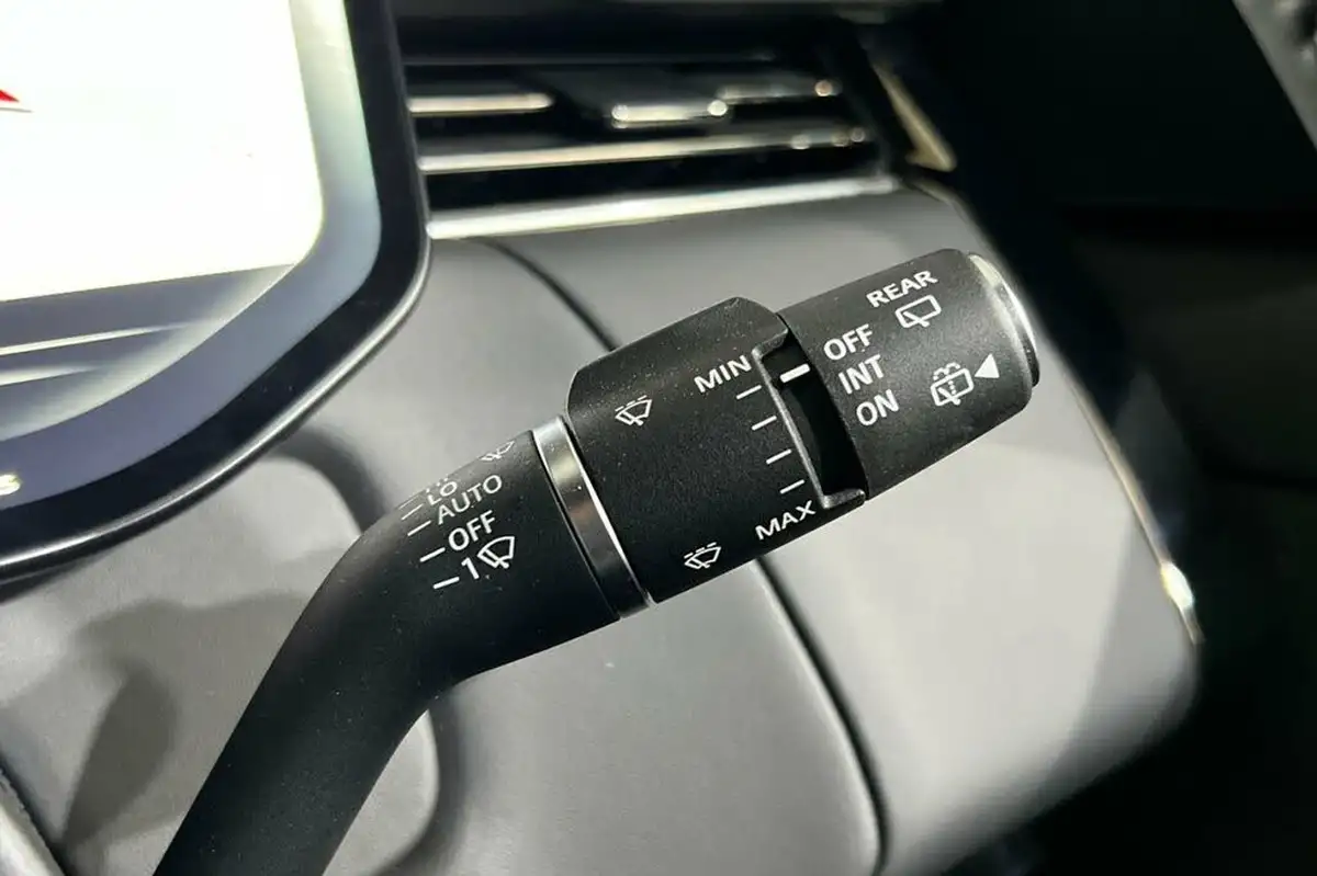 2024-land-rover-range-rover-sport-30-d300-dynamic-se-big-27