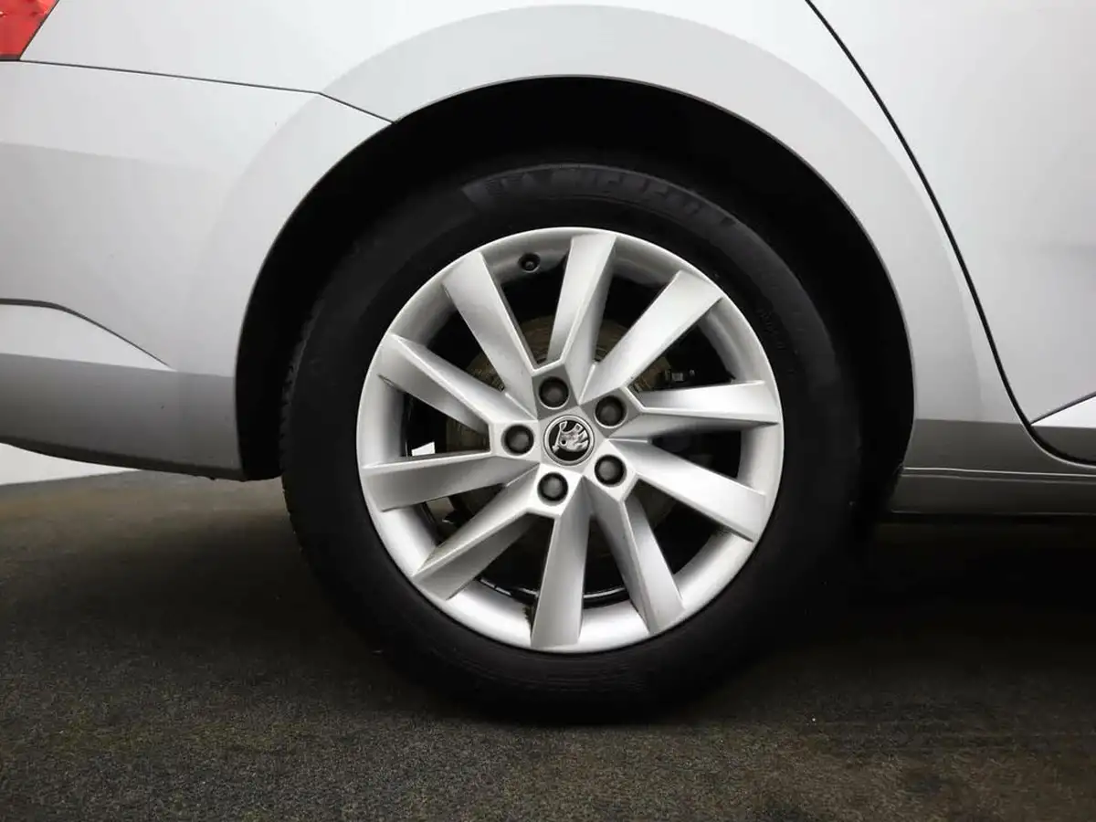 2022-skoda-superb-15-tsi-se-hatchback-dsg-big-6